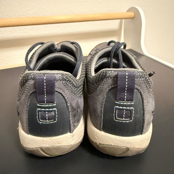 Men’s/boys shoes waterproof - Picture 3 of 6